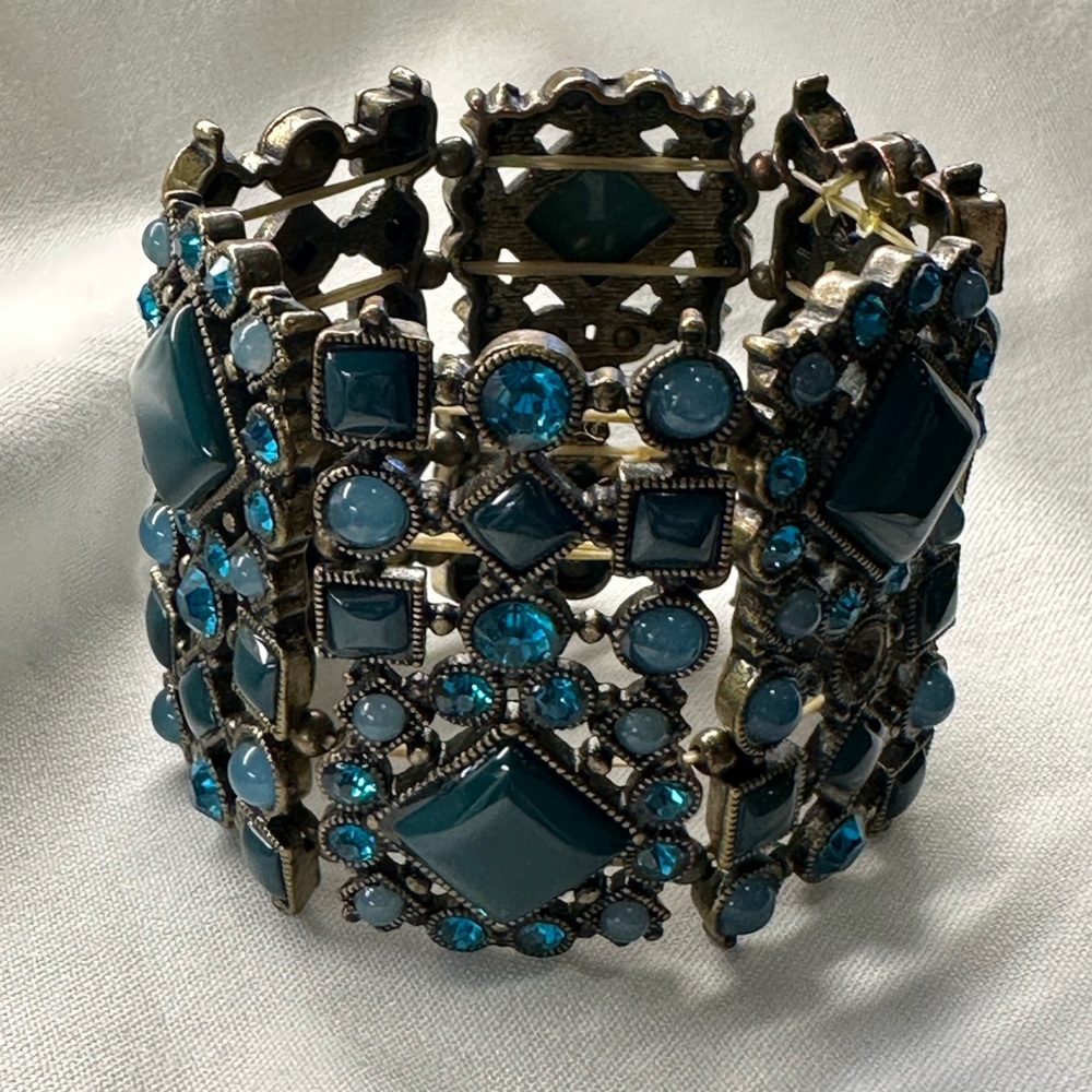 Turquoise Rhinestone Bracelet - Picture 2 of 3